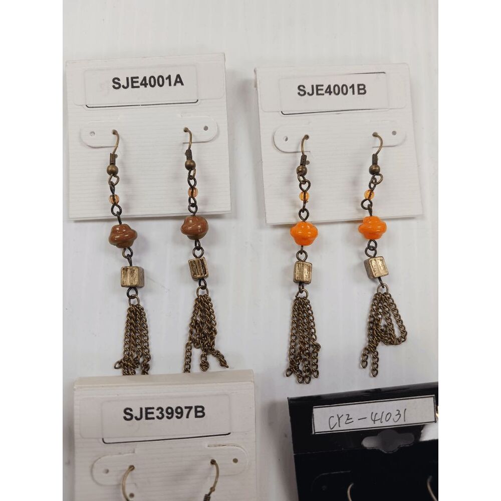 Lot of 4 Cottage Core 70s Groovy Dangle Earrings - Picture 7 of 8